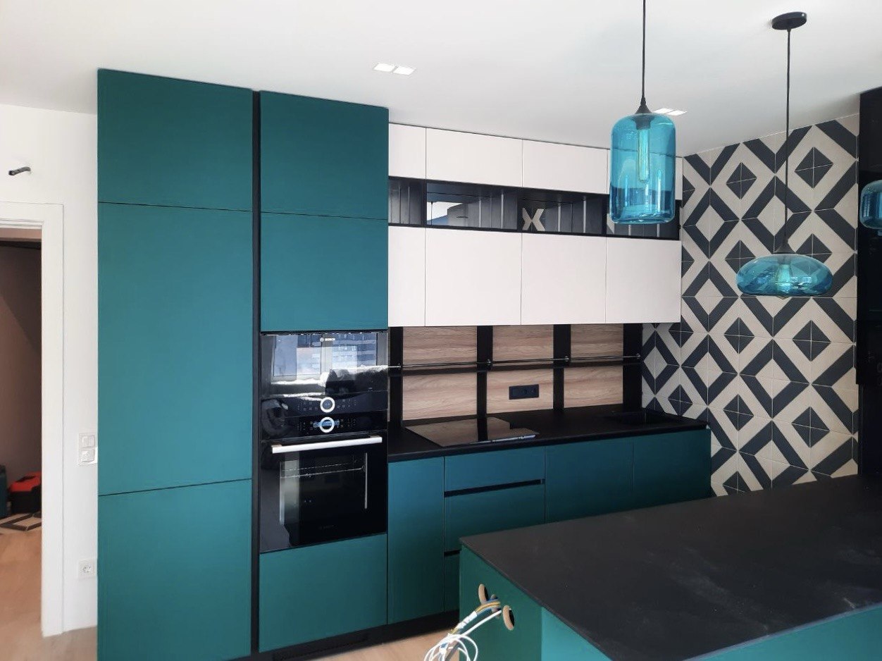 Mobilă de bucătărie realizată la comandă